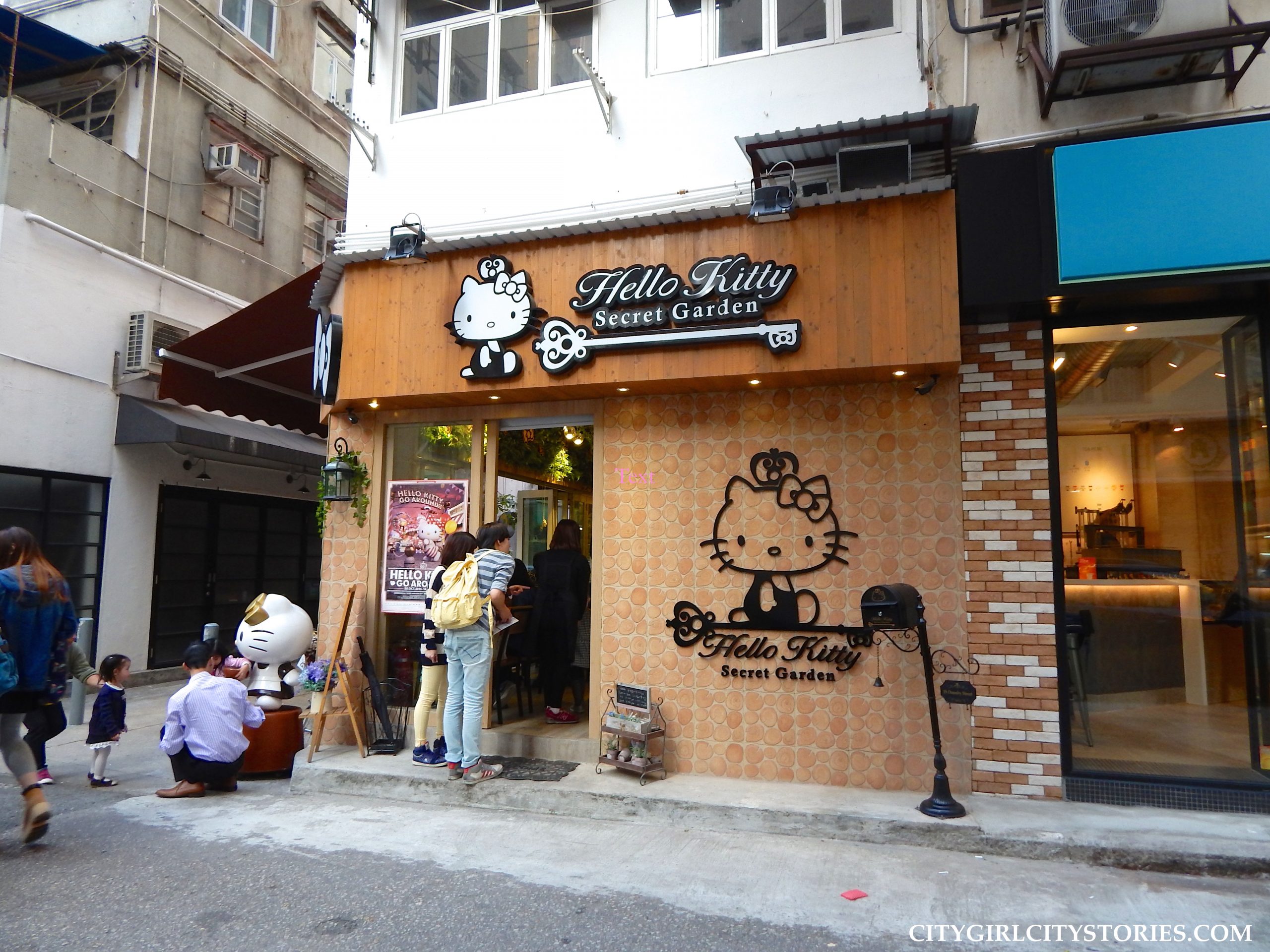 Hello Kitty Secret Garden 1
