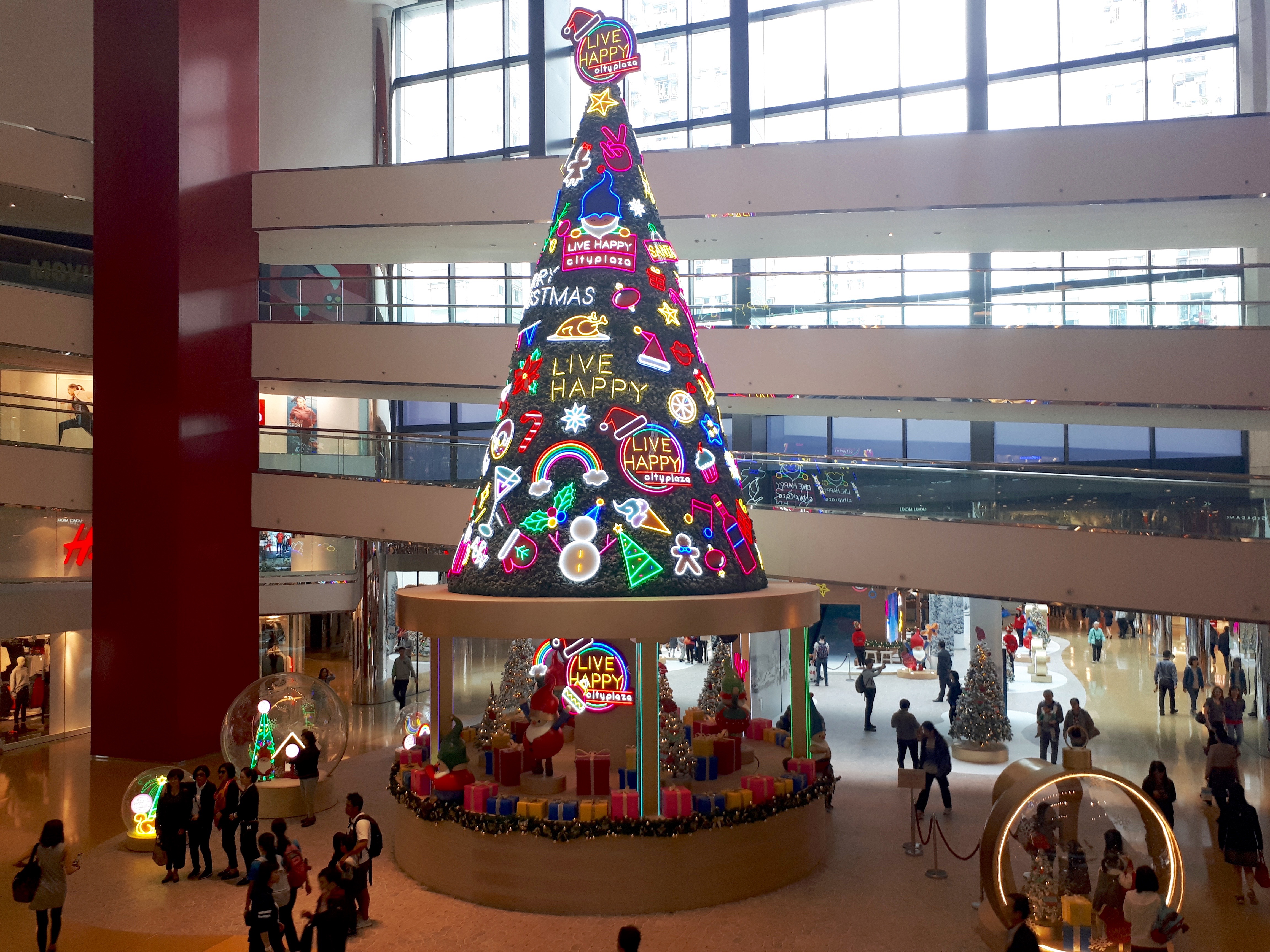 Hong Kong Diary: Graduation, Christmas, Fun