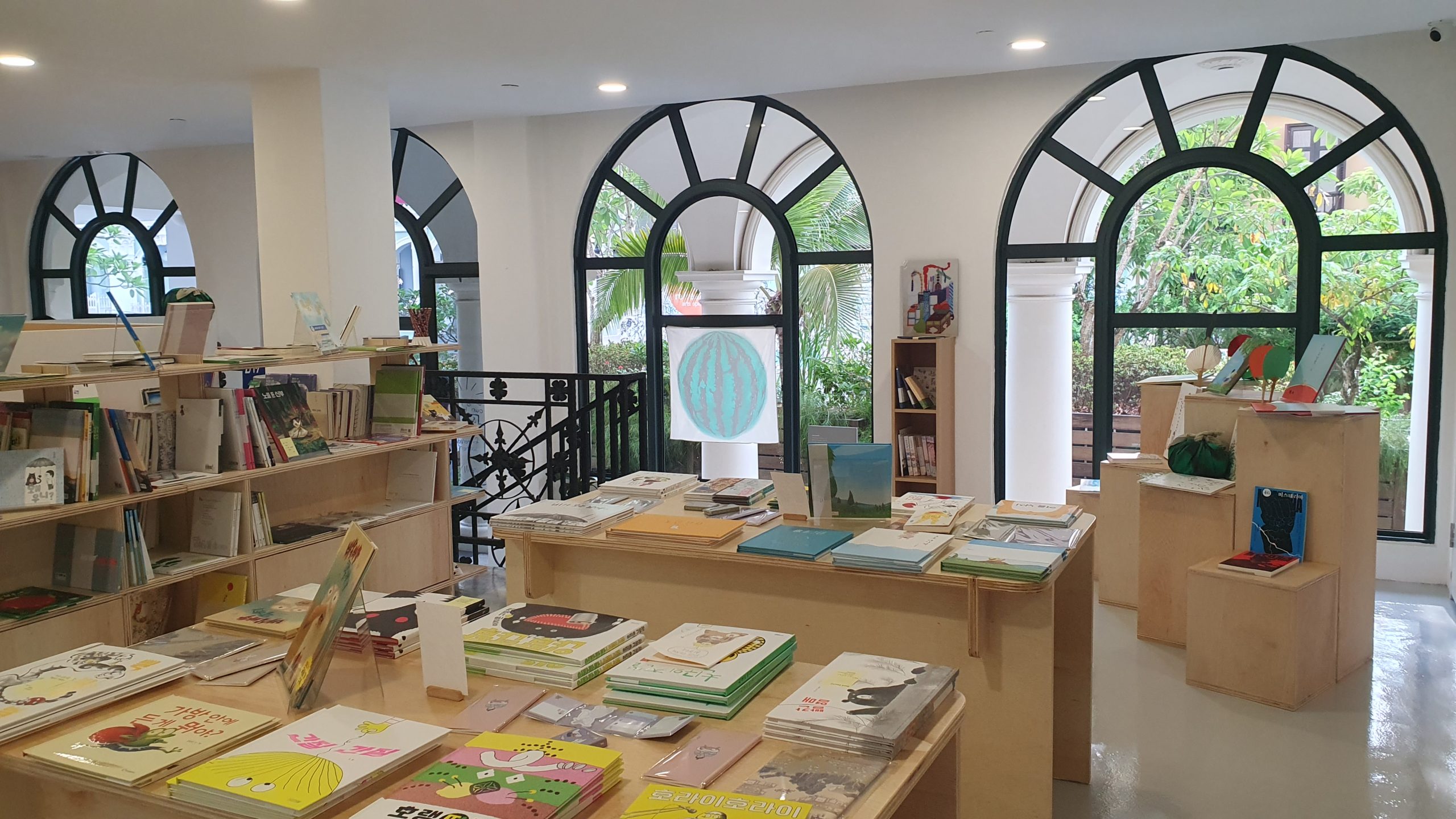 Bommoi: Korean bookstore & cafe