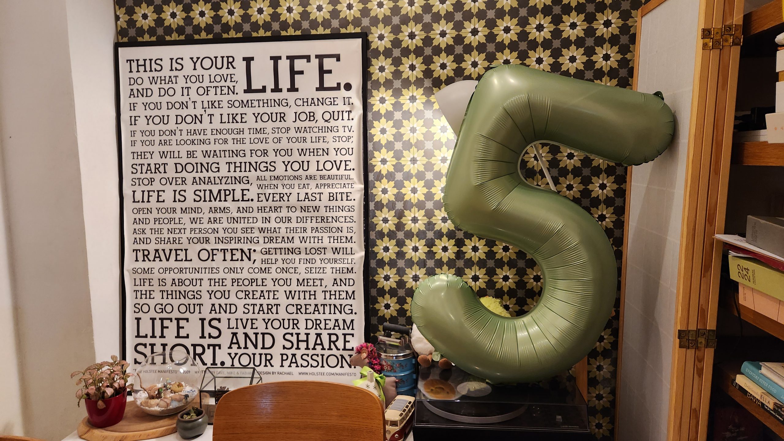 Little Oasis: Cozy Cafe inside Grassroots Book Room